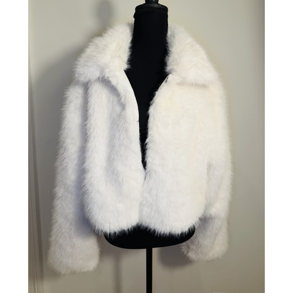 Edikted White Faux Fur Cropped Jacket Size Small - Picture 3 of 10
